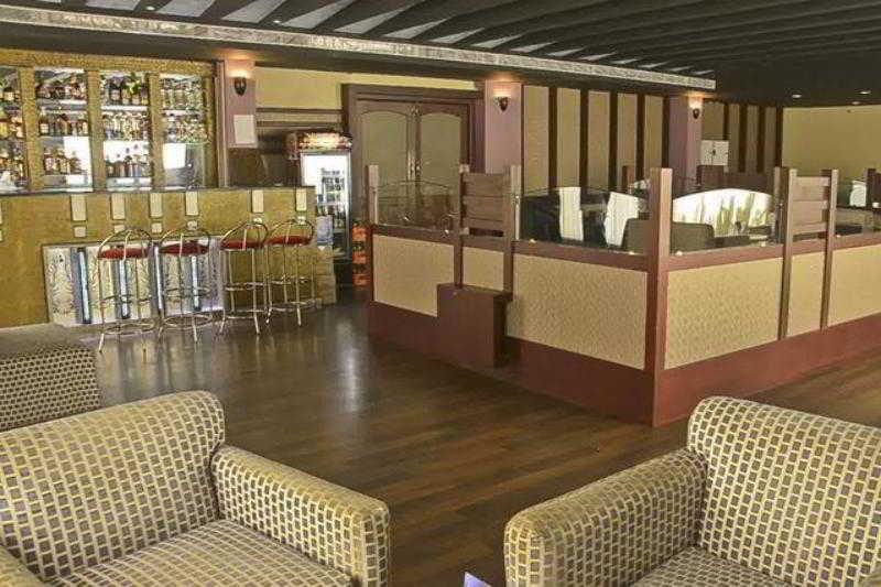 Golf View Hotels & Suites Недумбасери Екстериор снимка